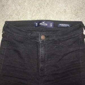 HOLLISTER HIGH RISE BLACK DISTRESSED SKINNY JEAN